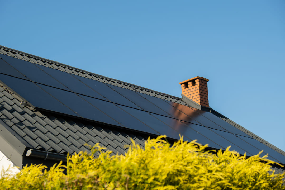 maison avec panneau solaires